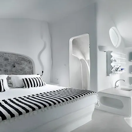 Tholos Hotel 4*