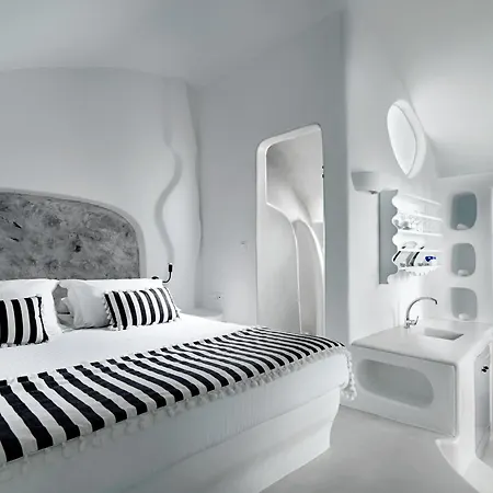 Tholos Hotel 4*